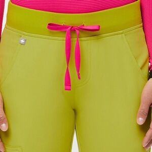 FIGS Catarina Scrub Top & Zamora Jogger Pants Set – Limeade